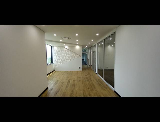 350M² OFFICE TO LET IN BRYANSTON
